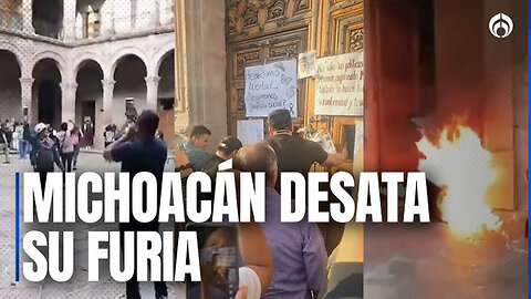 Michoacán erupts: protesters tear down the door of the government palace and demand justice.