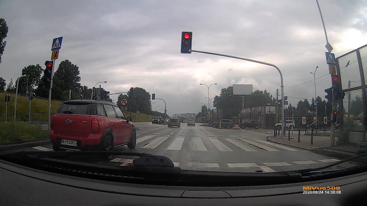 Wjazd na skrzyżowanie na czerwonym świetle