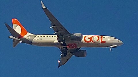 Boeing 737 MAX 8 PR-XMT coming from Guarulhos and Boeing 737-800 PR-GUP from Salvador to Fortaleza