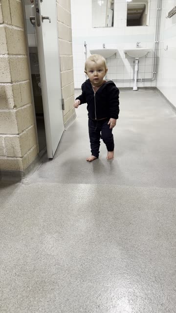 Cute Baby Walk 🥹🚶‍♀️ (Tiny Steps!)