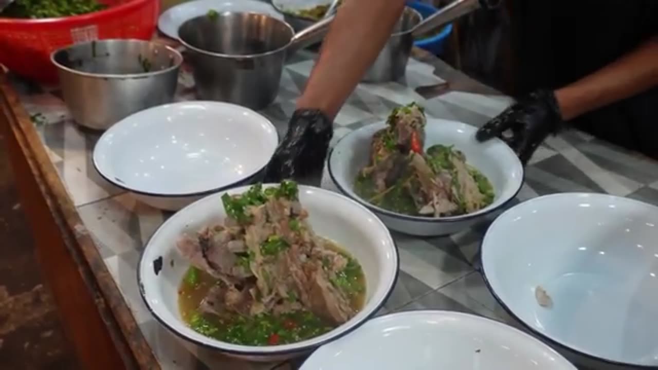 Thai Street Food Madness: 400KG a Day of Spicy Soup and Pad Kra Pao!