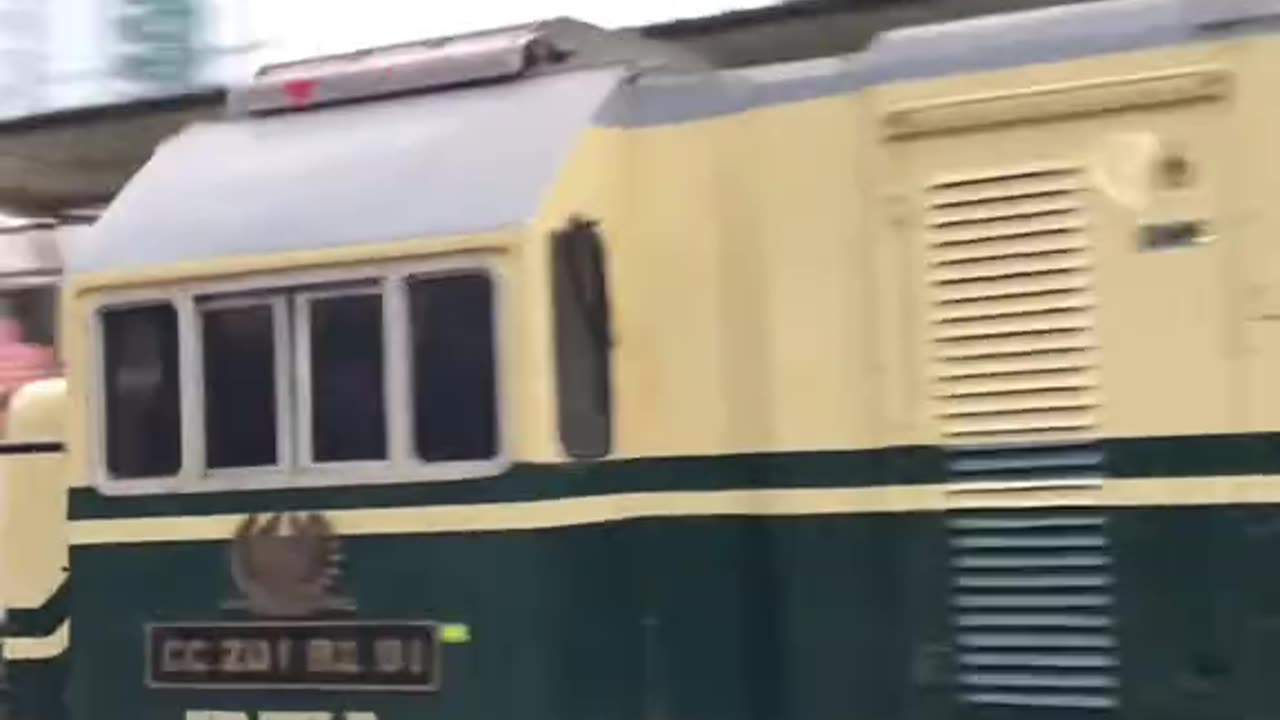 The Sound of Speed: High-Speed Train Whooshes By"