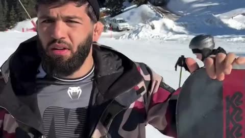 Arman Tsarukyan Uses Credit Card as Ice Scraper