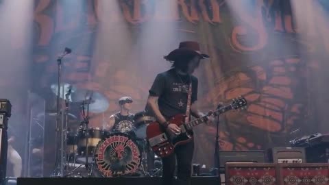 Blackberry Smoke - Free Bird _ Tuesday's Gone - A Tribute to Gary Rossington (480p)