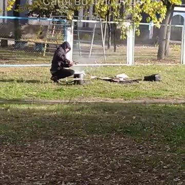 In Kyiv, a Man Cooks on an Open Fire — Just Like Before the Communists…