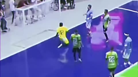 When professional players play futsal #futsal #football #soccer