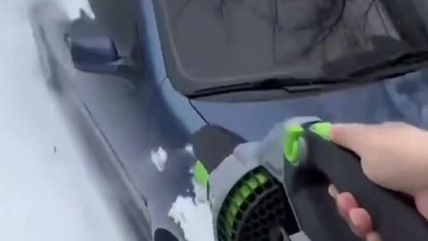 This blower removes instant car snow, Strong hot air, suitable for winter