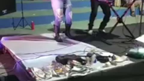 Depois da festa mundana no Vale do Amanhecer em Brasília no domingo,choveu na segunda-feira...