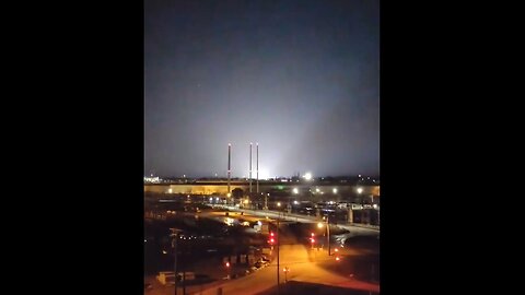 JUST IN: A Power Transformer Exploded in Cleveland, Ohio, spreading fire to multiple utility poles