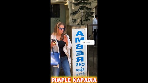 Bollywood Actress Dimple Kapadia Spotted at Bandra Mumbai 🔥🥰🌹