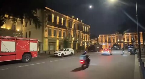 🇬🇪Protesters in Tbilisi have taken to the center again.