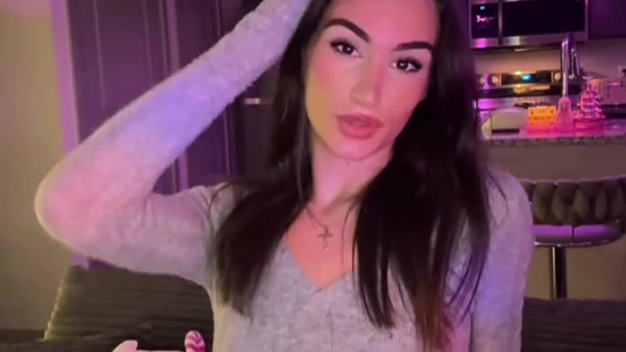 Pass the day with this tgirl