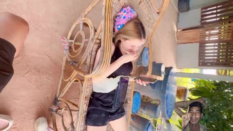 She is drinking coffee, hahaha!😱😱