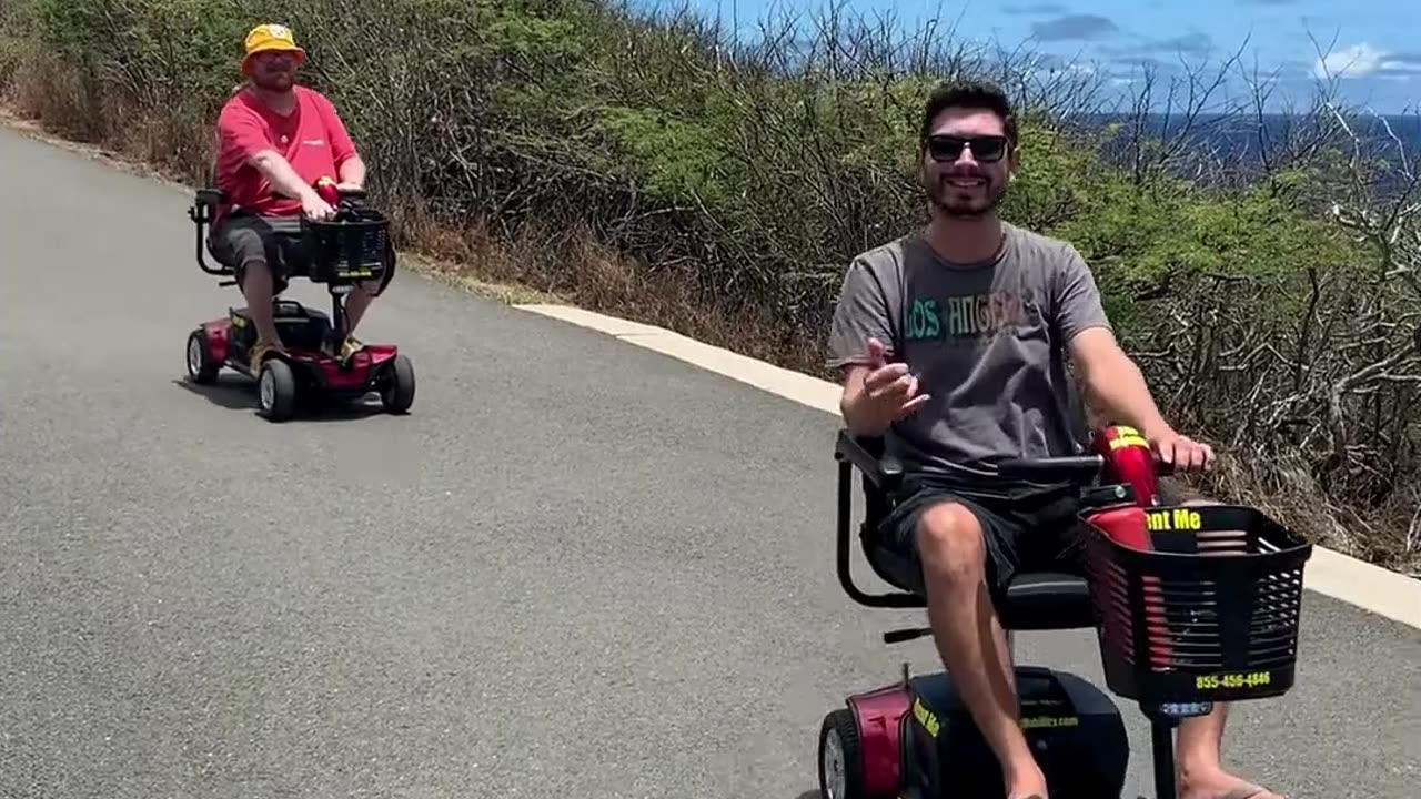 🌄 Freedom Rides to Makapu'u Views: Mobility Meets Adventure 🚴‍♂️✨