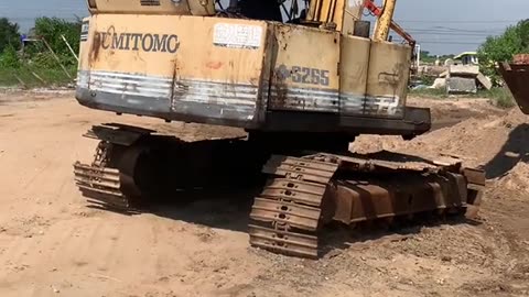 This excavator refuses to become extinct, even though it is no longer suitable for use