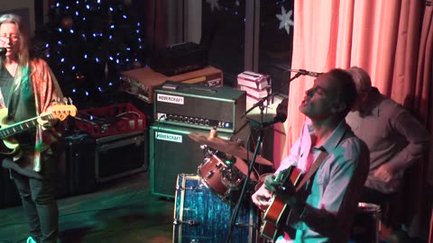 Miss Massive Snowflake - Yu Panqui (Indie/Rock)