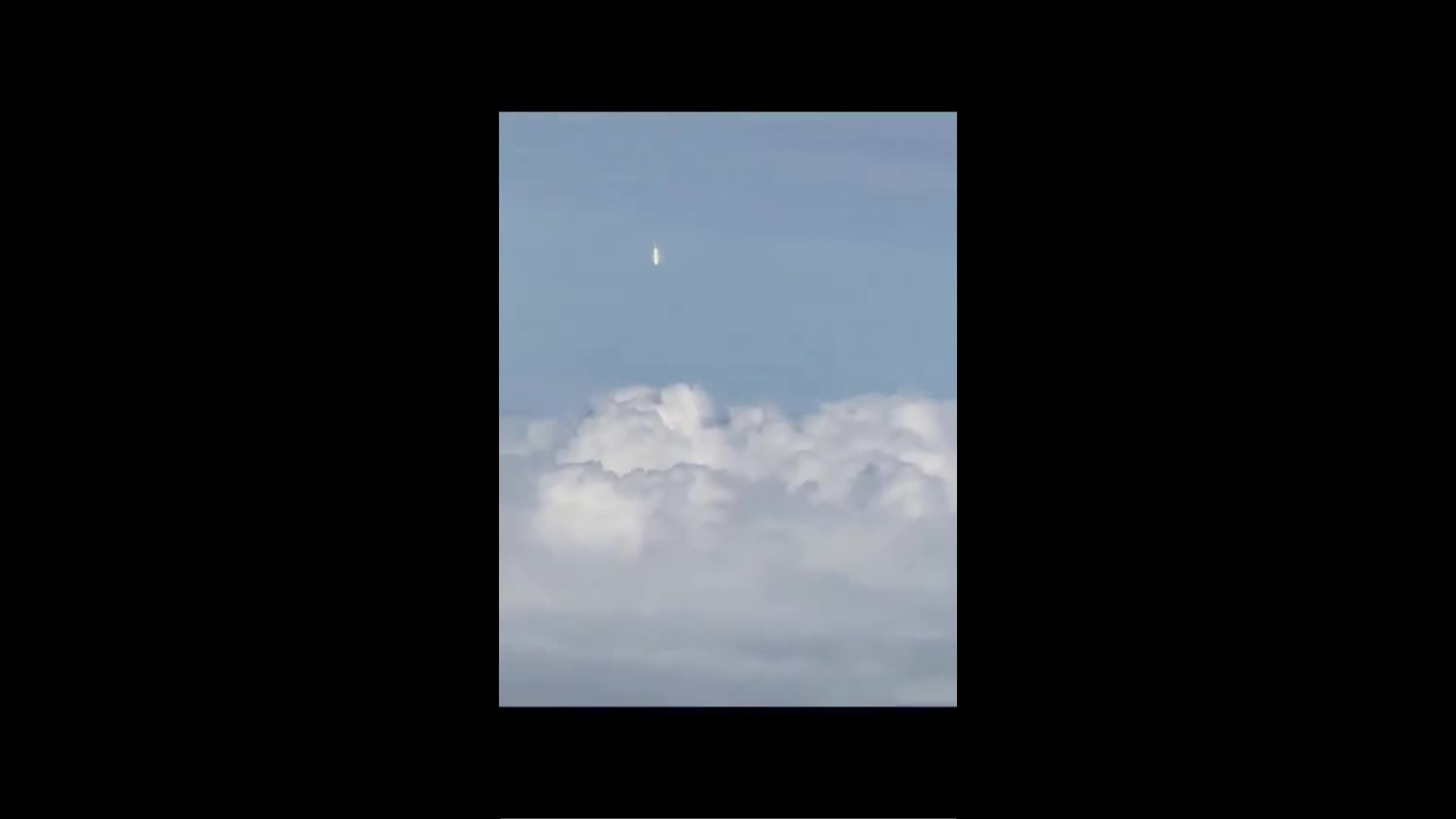 When you are on plane and accidentally catch a rockect launch