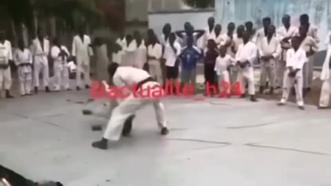 How to break 💪🤝✊👊🤛🤲👐🙌👎👍☝️👋🤚🖖👎👉🦾