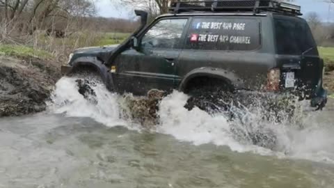 No Diff Lock vs. Diff Lock in a Nissan P SUV