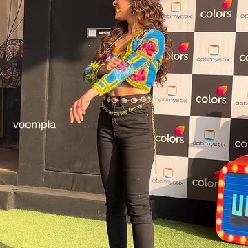 chit chat sesh with eisha singh on the sets of a tv show in film city