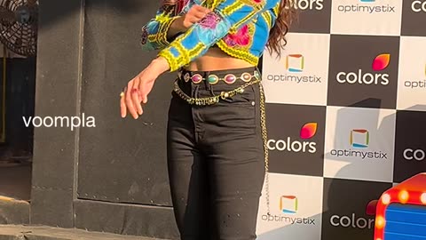 chit chat sesh with eisha singh on the sets of a tv show in film city