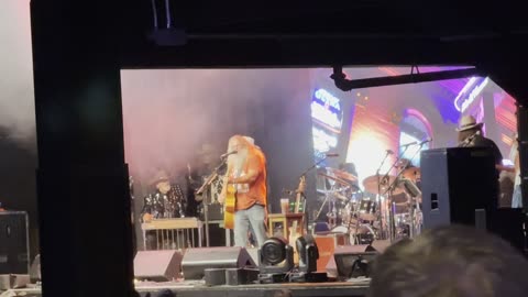 Jamey Johnson plays “Lonely at the Top”