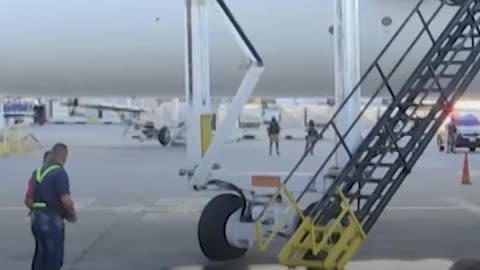 Venezuela welcomes hundreds of returnees despite Trump's airspace closure warning