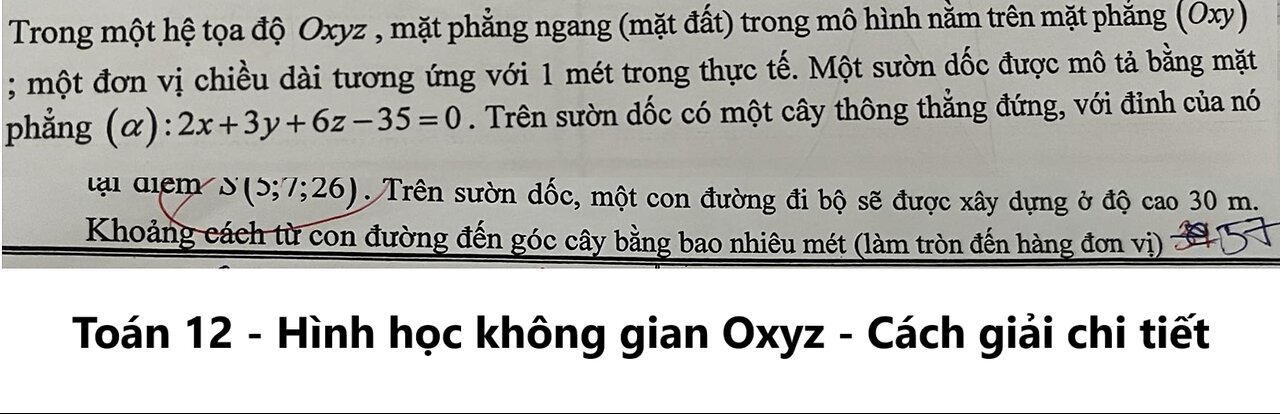 Trong một hệ tọa độ Oxyz, mặt phẳng ngang (mặt đất) trong mô hình nằm trên mặt phẳng (Oxy)