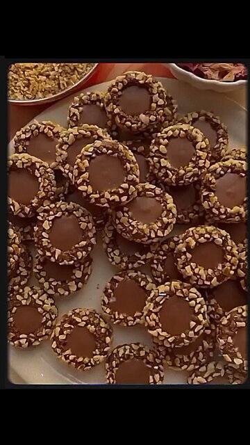 No-Bake Chocolate Biscuit Balls ☝️