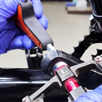 How to properly install pedals on a bicycle.