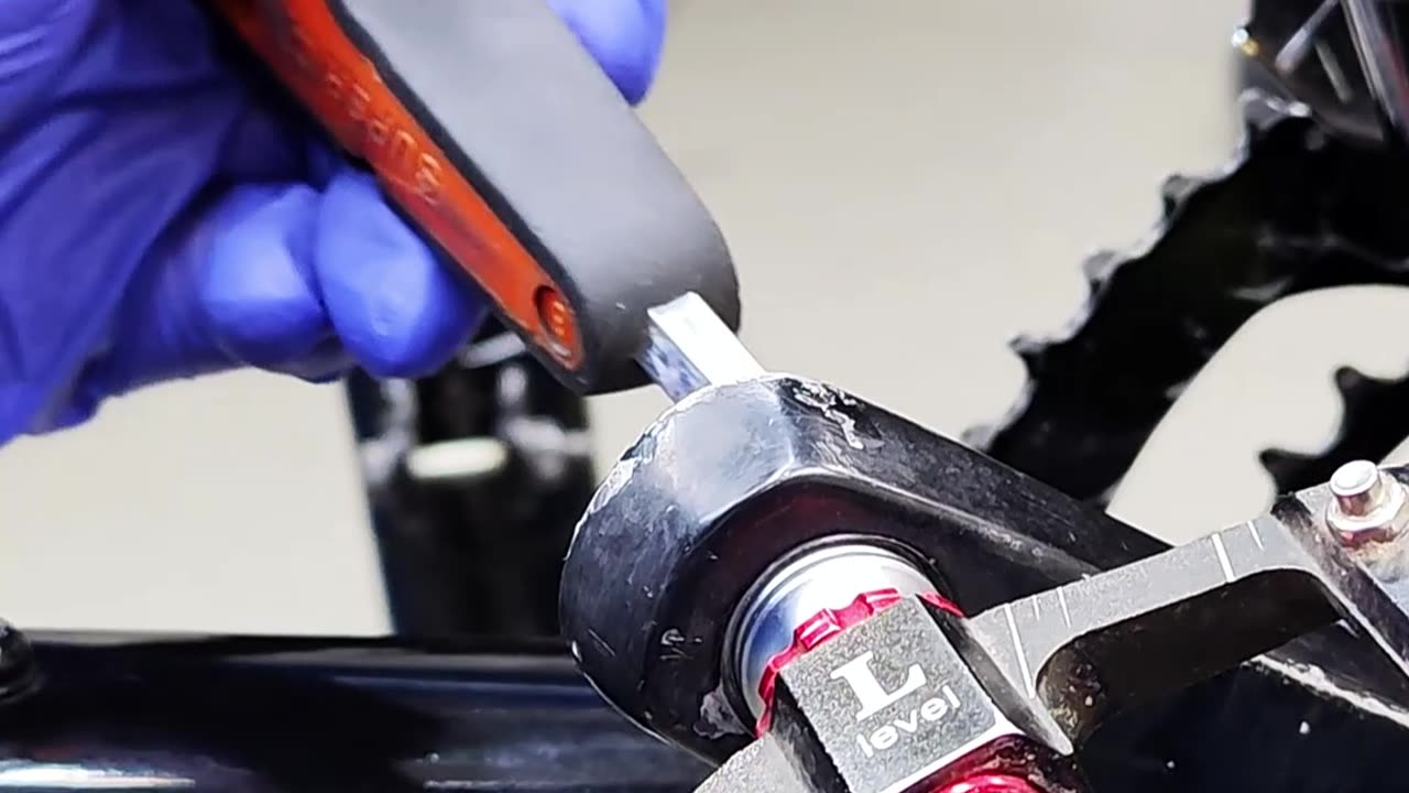 How to properly install pedals on a bicycle.