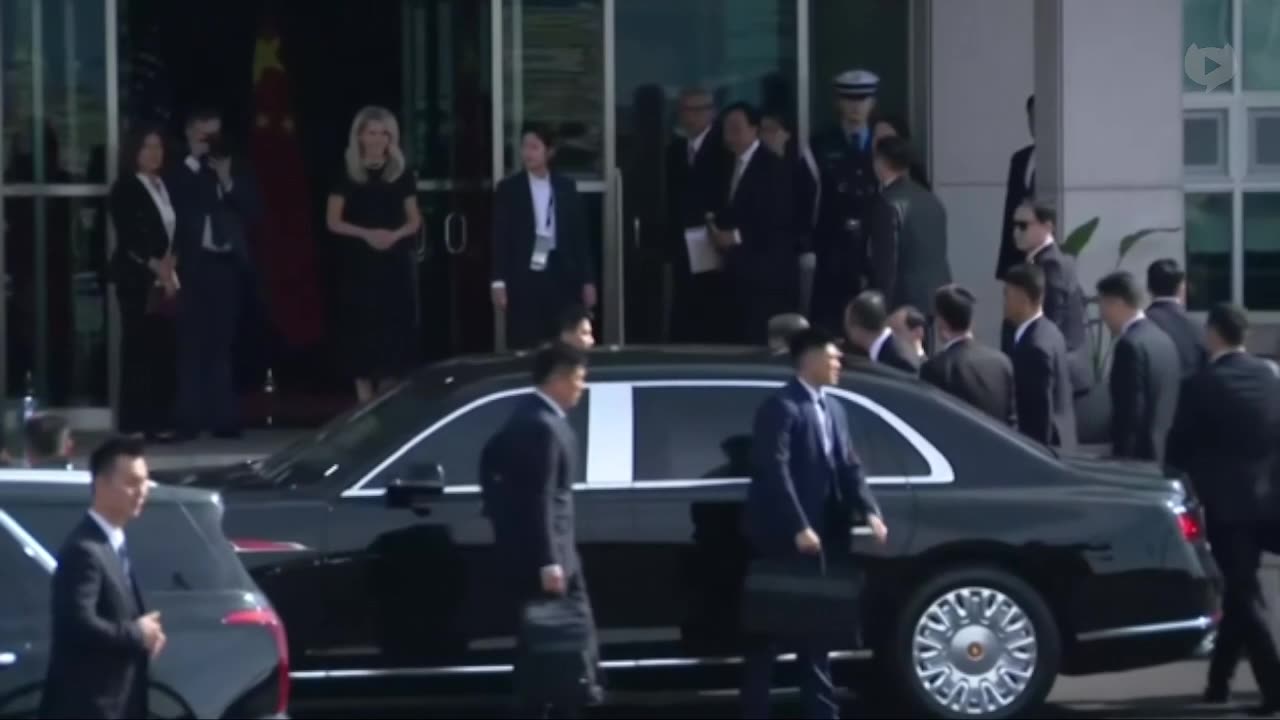 Xi arrives for his meeting with Trump.