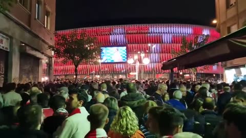 Athletic Bilbao vs Atletico Madrid (splendid atmosphere outside 'Estádio San Mames')