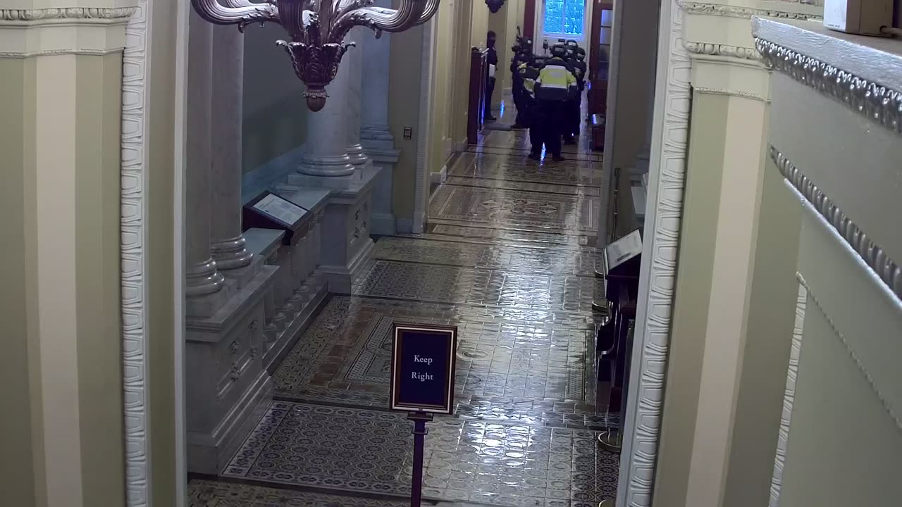 0305USCS03SenateGalleryWestnearS324_2021-01-06_16h20min01s033ms.mp4