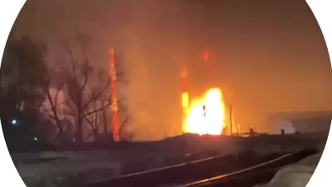 😂 The Russians write that oil refinery in Ufa exploded on its own, but the locals