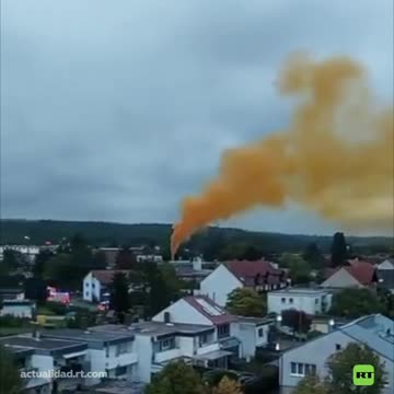 Vecinos se encierran por gases amarillentos tras accidente químico en Baviera