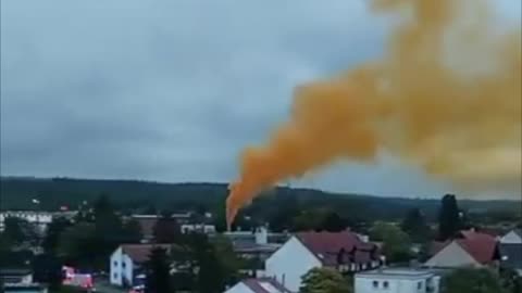 Vecinos se encierran por gases amarillentos tras accidente químico en Baviera