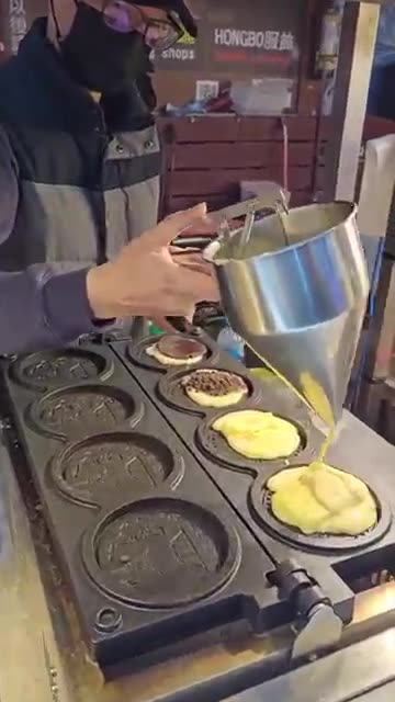 Awesome! Busiest Korean cheese coin bread stall in Taiwan? Sold out every day! / street food #shorts
