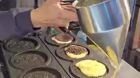 Awesome! Busiest Korean cheese coin bread stall in Taiwan? Sold out every day! / street food #shorts