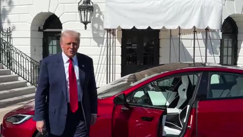 President Trump testing out different Teslas with Elon Musk🔥