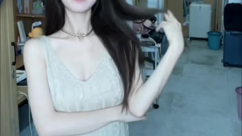 Daily Beauty EP 186 | Elegant Off-white Attire Tempting Romantic Dance