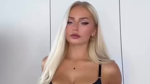 Beaty Fashion Girl New Model Lifestyle 2025