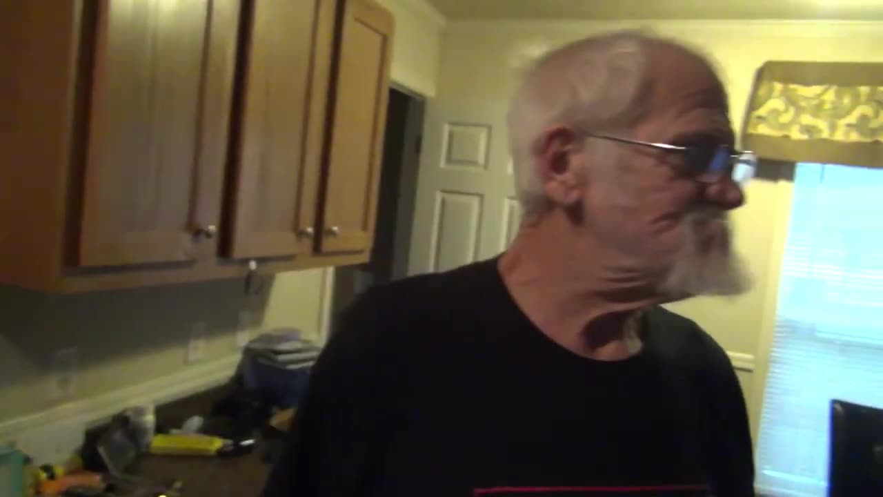 (YTP) Asshole Acting GrandAss Destroys Microwave!