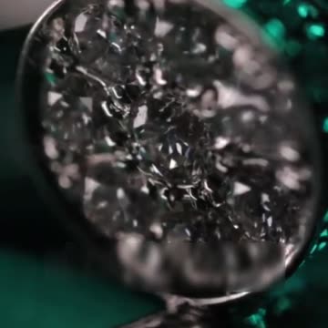 Could you believe a ring bought for a mere $15 turned out to be worth a staggering $780,000?