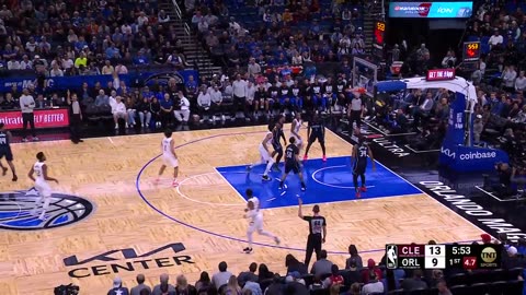 NBA - De'Andre Hunter drills three straight 3s in under 2 minutes 🔥