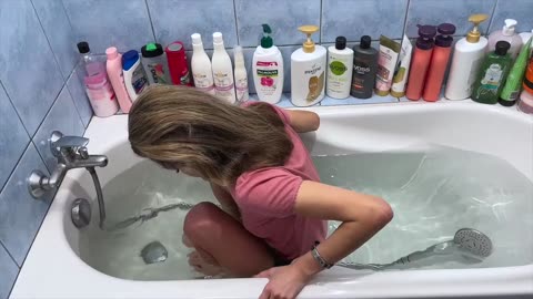 My wet hair is limp in the bath ｜ wetlook girl 