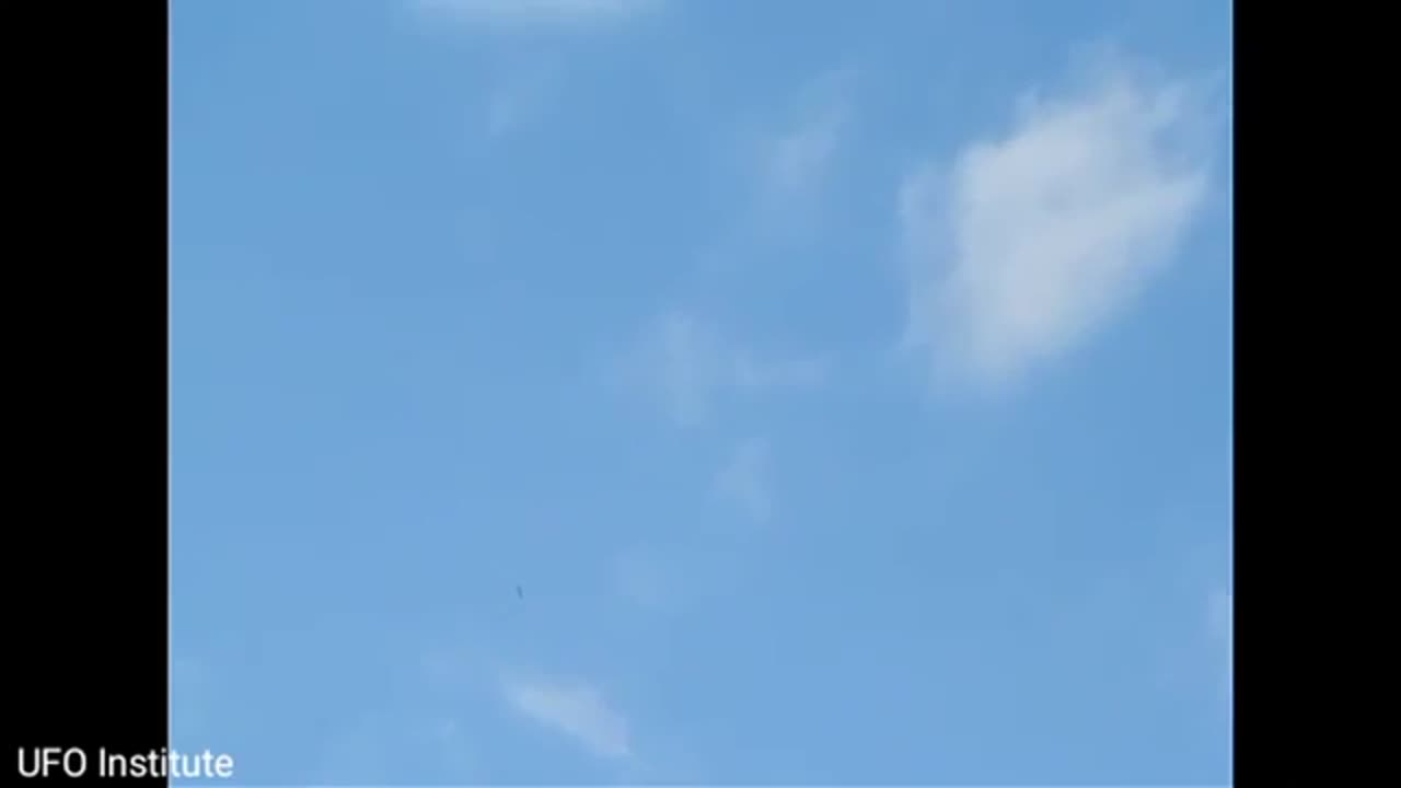 🚀👽 Cigar-Shaped UFO Spotted Over Banbury - What's the Explanation? | TheTruthAbove