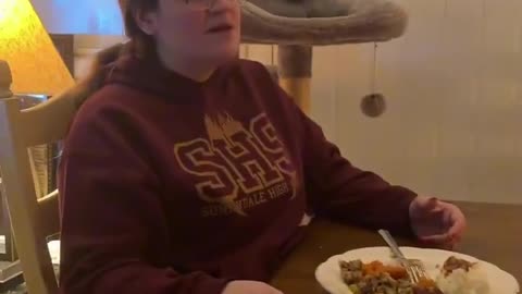 He announced her cheating at Thanksgiving dinner 😂😂