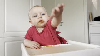 Baby Kayla Eats Spaghetti for Dinner 🍝 Cute and Messy Baby Moments!