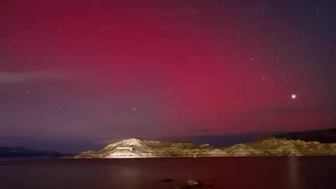 Dernière vidéo en accéléré des aurores boréales hier soir près de Las Vegas, Nevada (lac Mead)